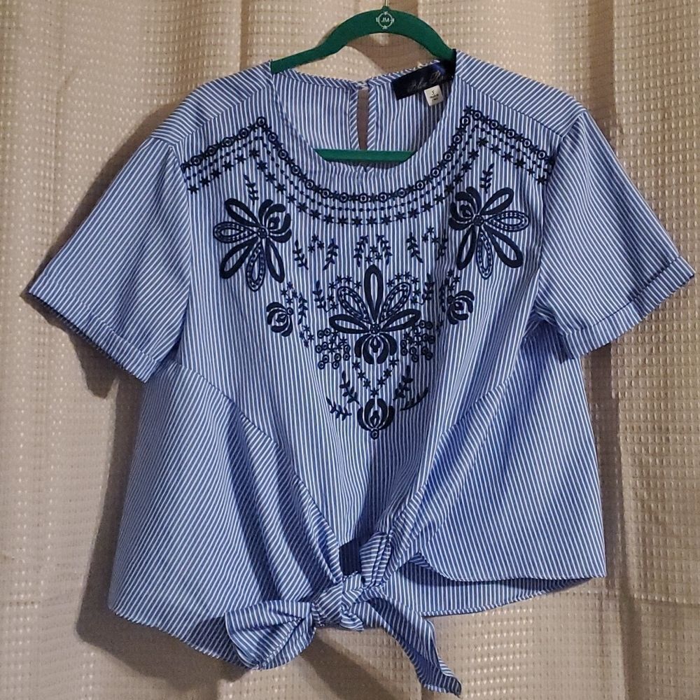 Blue Rair Blue + White Tie  Lace Top Size S